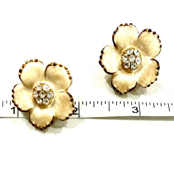 Vintage Gold Tone Poppy Flower w/ Pave Rhinestone Center Clip On Stud Earrings - Picture 10 of 10